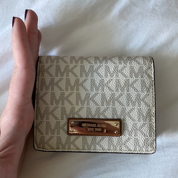 NEW  MICHAEL Michael Kors authentic classic wallet - Picture 7 of 7